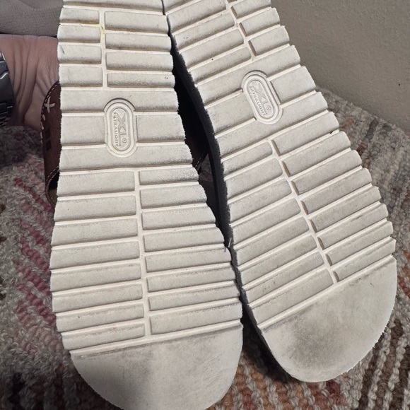 Bed Stu Brown Leather Sandals with White Soles - Picture 5 of 9